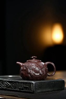 宜兴紫砂壶:【龙龟供春】吴余生 国家级工艺美术师 家藏稀有石